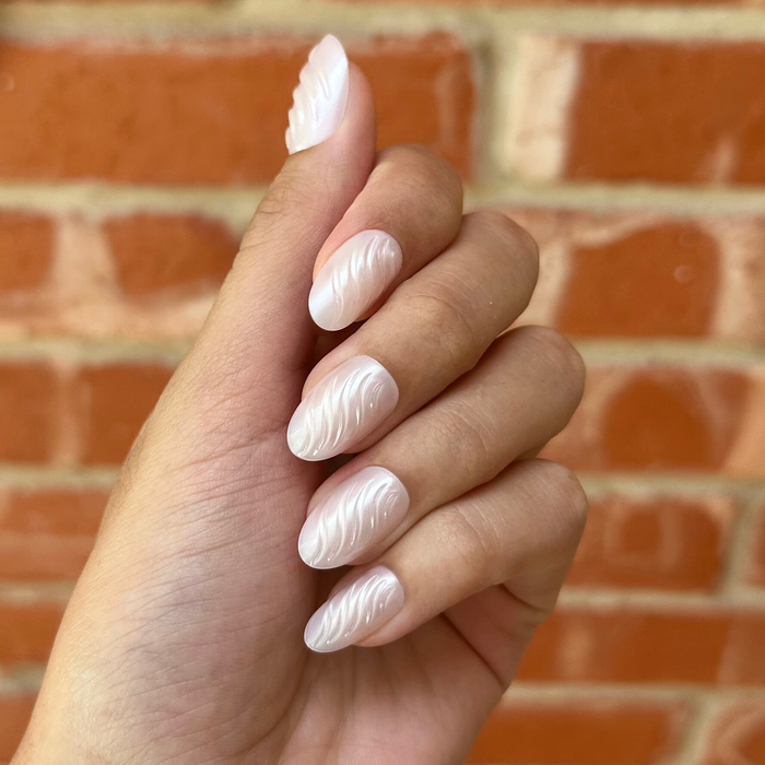 3D Milky Swirls - Press-On | Medium | Oval