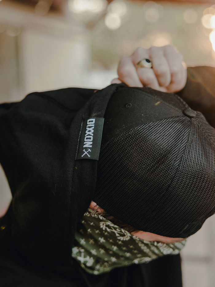 Corpo Lightweight Pullover - White / Black