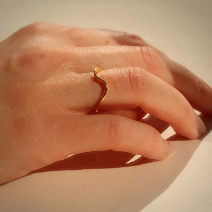 DROPPS BY SZHIRLEY - CUFF / FINGERRING - #SNAKEY - ONESIZE REGULERBAR STØRRELSE - 18 KARAT FORGYLDT STERLING SØLV