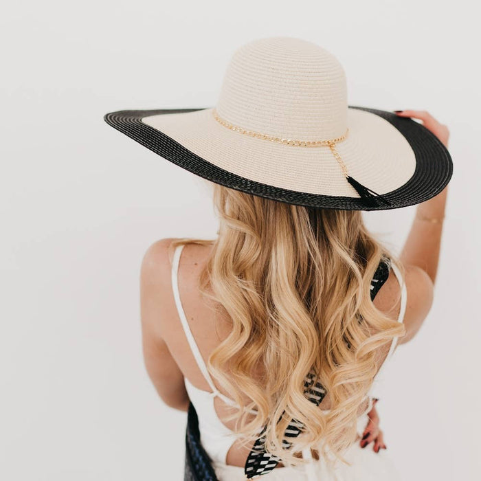 Wide floppy sun hat from Pretty Simple with a Miami summer style, featuring a wide brim and lightweight fabric for sun protection.