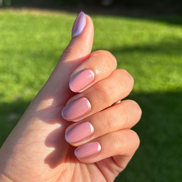 Rosewood Chrome Outline - Press-On | Short | Round warm pinky-brown nails with subtle shimmering chrome borders for easy at-home mani